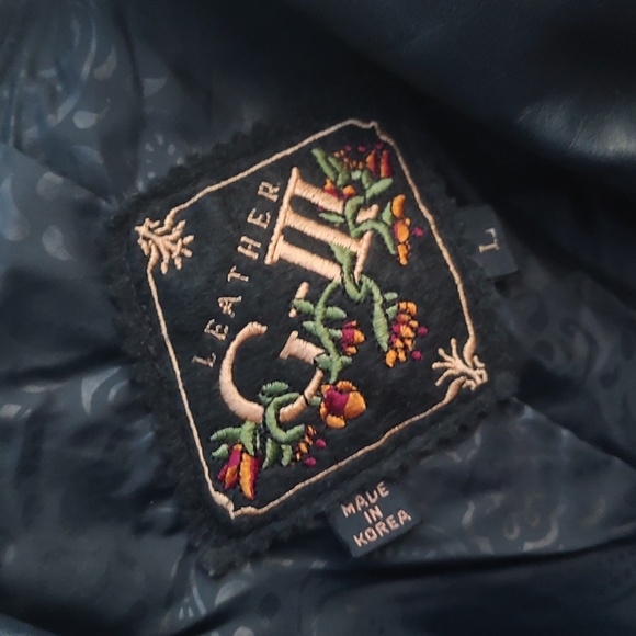 Black Coat - Picture 7 of 11